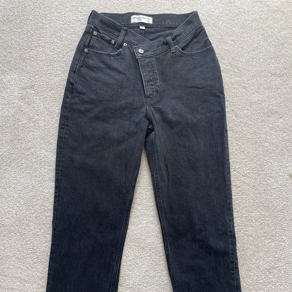 Abercrombie & Fitch Curve Love The Dad High Rise Jeans- Black